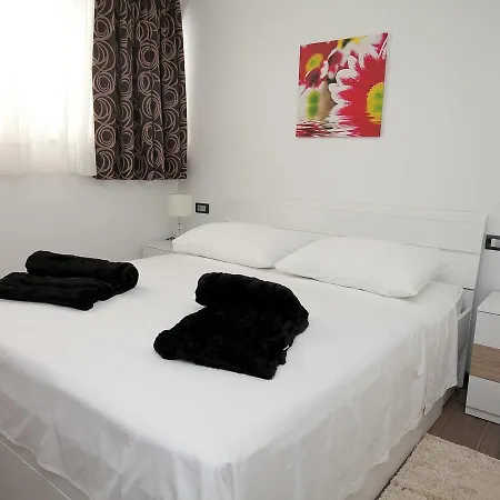 Stella Apartment *